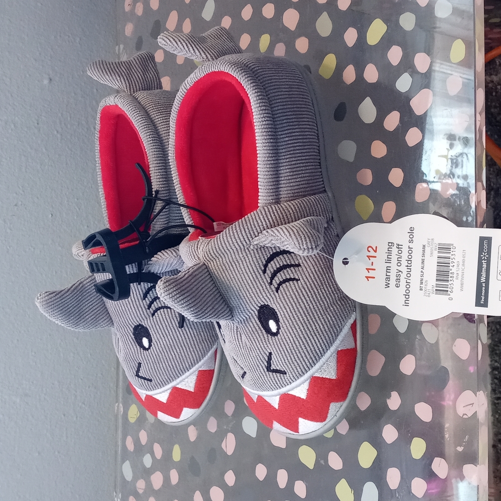 Wonder Nation Grey Kids Shark Slippers Size 11-12 - Picture 4 of 10